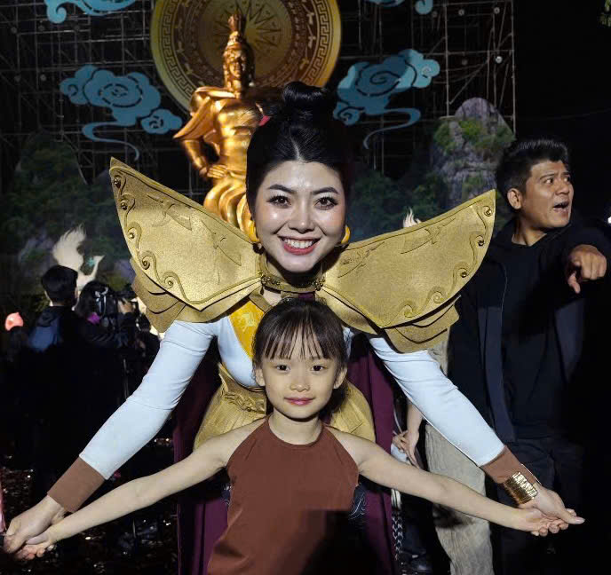 Diễn viên nhí Đỗ Như Ý đã may mắn được chọn là một trong những diễn viên chính trong vở “ Nhạc kịch điện ảnh kể về Bà – Nữ tướng Lê Chân, thành Hoàng đất Cảng”